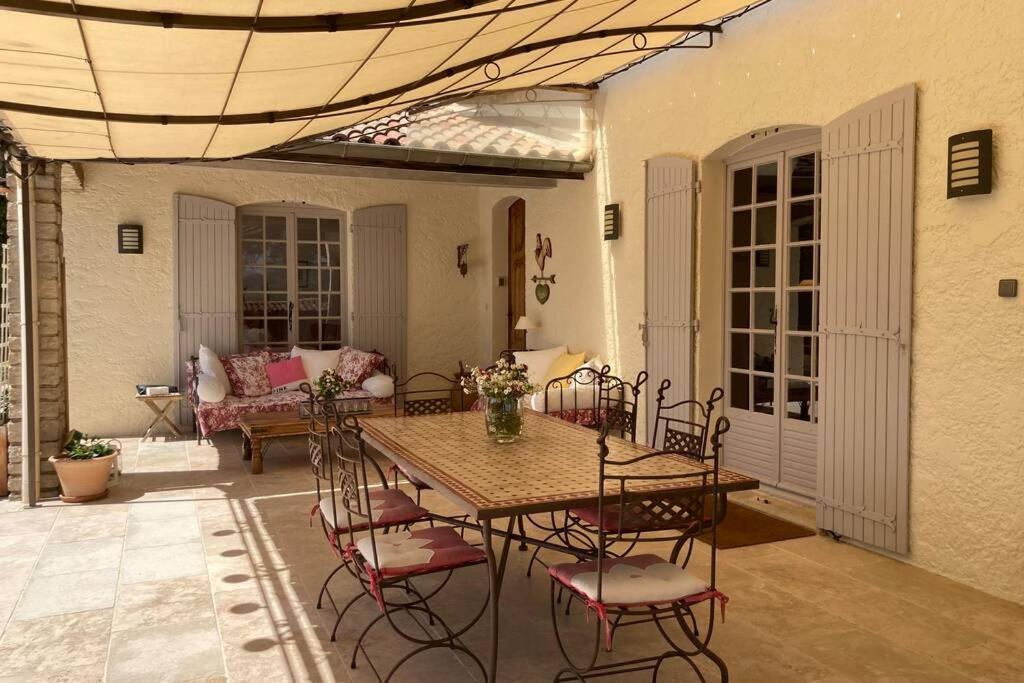 Le Clos Des Pins, Vue Mont Ventoux Roaix Exterior photo